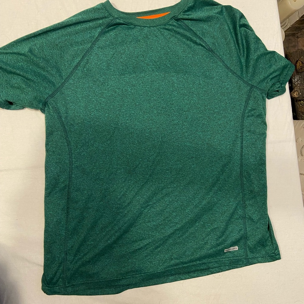 Men’s green performance shirt